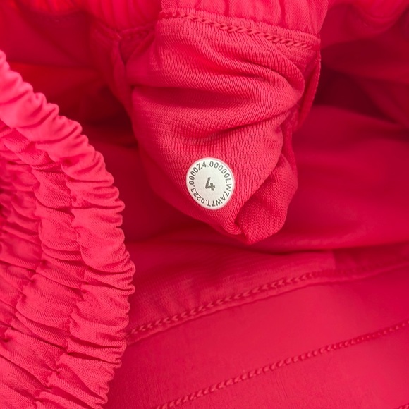 NWT Lululemon Hotty Hot High Rise Lined Short 4" Lipgloss Size 4 - Picture 4 of 10